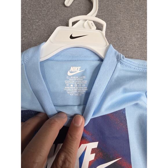 Toddler Boys Nike Summer 2pc Outfit Shirt/Shorts Size 2TNWT - Picture 4 of 4